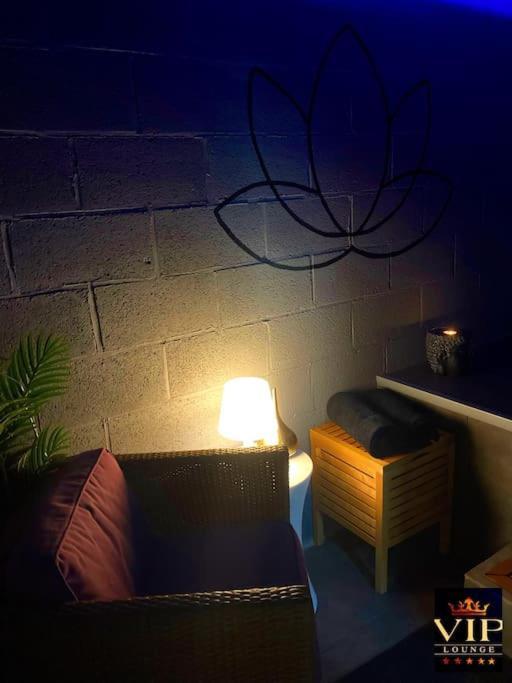 Vip Lounge Appartement Avec Jacuzzi Et Jardin Andenne المظهر الخارجي الصورة